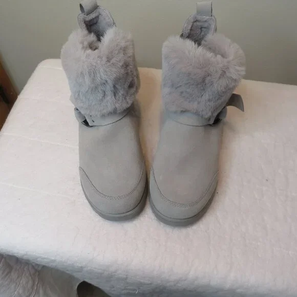 NWOT BearPaw Roxy Gray Suede Boot Size 10 - Picture 1 of 8